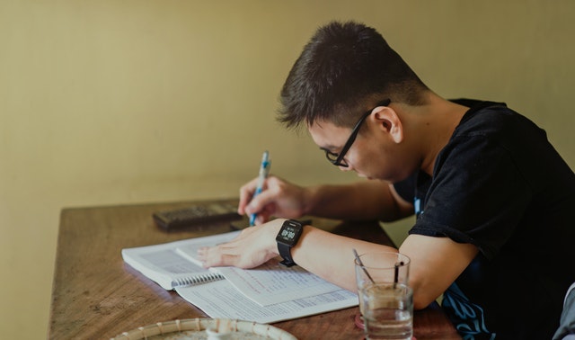 Estudante universitário em tempos de pandemia